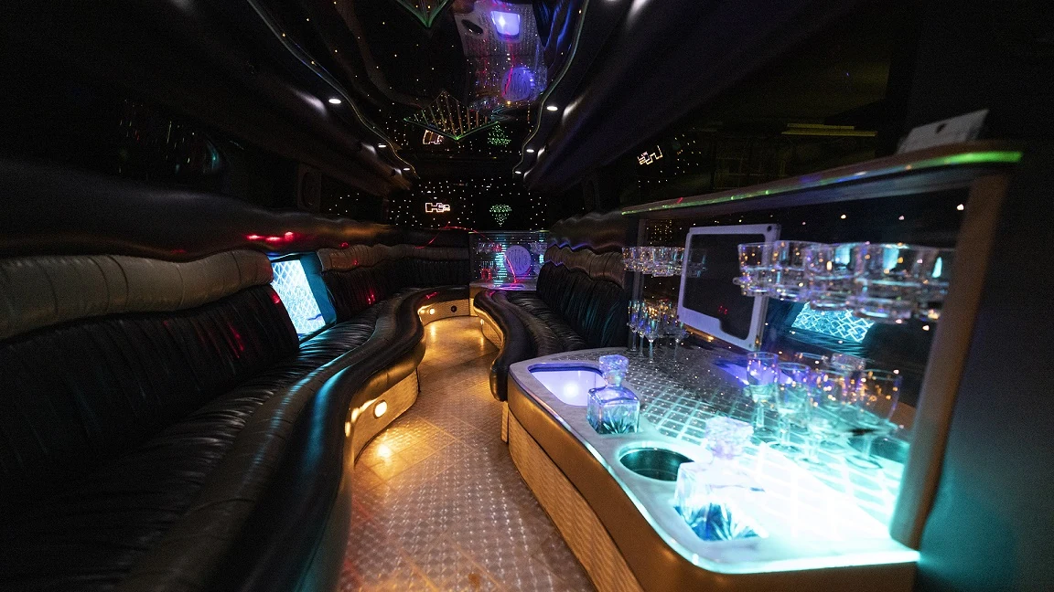 Hummer H2 1 -limusiinin sisätila