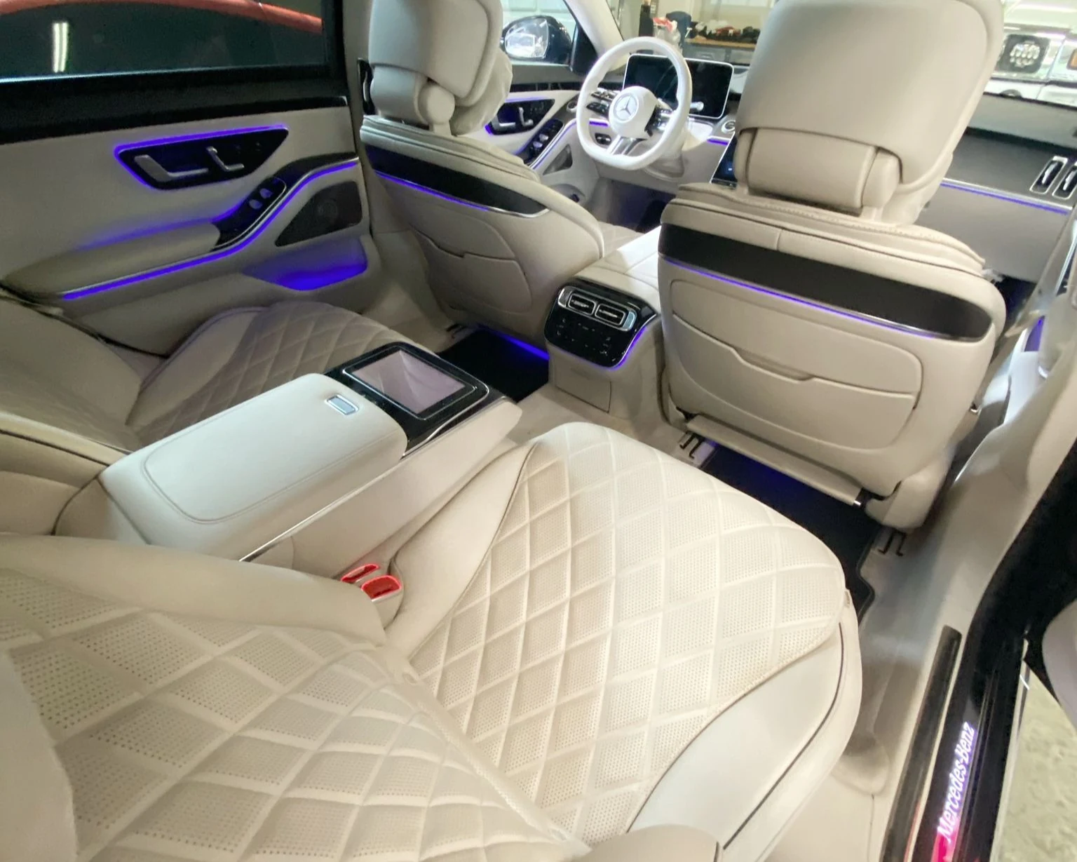 Mercedes-Benz S-Class vaalea sisätila